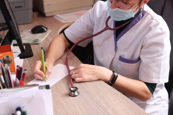 Pénzügyminiszter: nem fog csökkenni idén a háziorvosok és a járóbeteg-szakellátásban dolgozó orvosok jövedelme