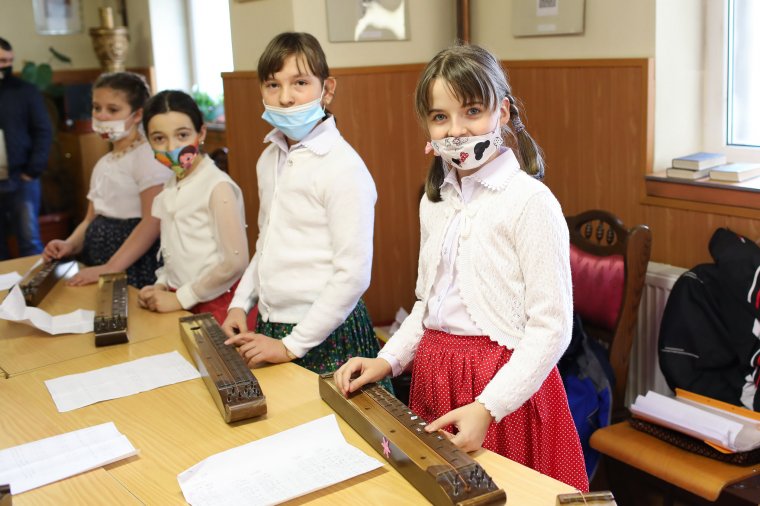 A magyar hagyományok és értékek tiszteletére neveli a tasnádi gyerekeket az Ady-Kölcsey Kulturális Egyesület