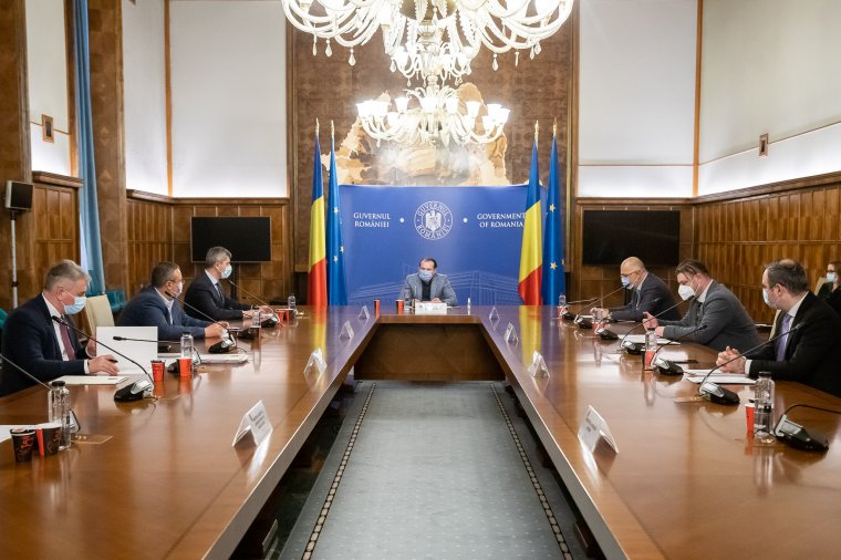 Már szerdán megtilthatja a kormány a bér és nyugdíj halmozását, és lehetővé teheti, hogy 70 éves koráig dolgozzon, aki akar