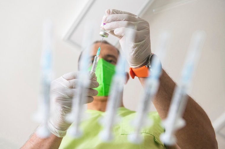 Egyelőre nincs lehetőségük más oltást kapni emlékeztetőként azoknak, akik már megkapták az első AstraZenecát, de megijedtek
