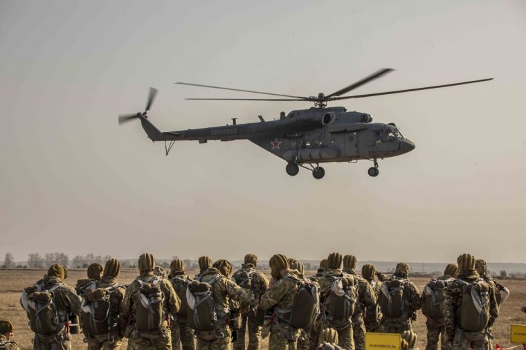 Moszkva visszarendelte az orosz hadsereget a déli és a nyugati határról