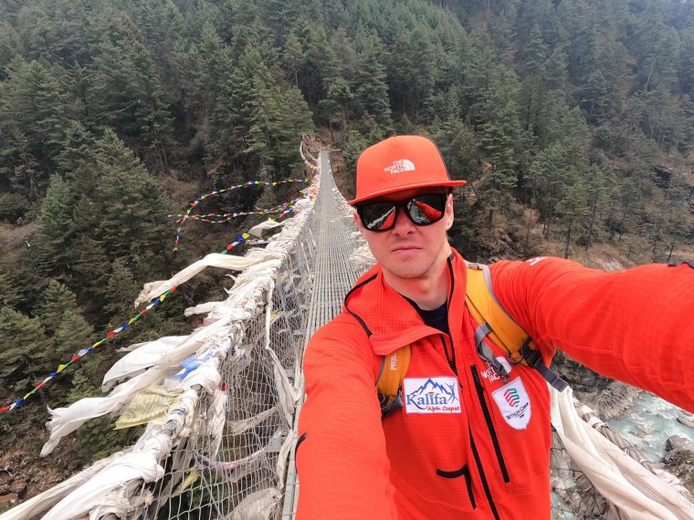 Megérkezett Varga Csaba a Mount Everest alaptáborába, kezdődhet az expedíció