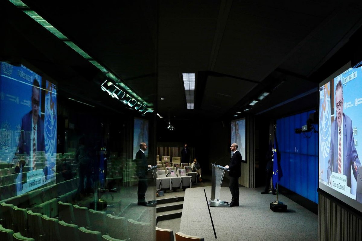 Charles Michel, az Európai Tanács elnöke és Tedrosz Adhanom Gebrejeszus, a WHO főigazgatója nemzetközi megállapodást sürgetett a keddi online sajtótájékoztatón • Fotó: Facebook/Charles MICHEL