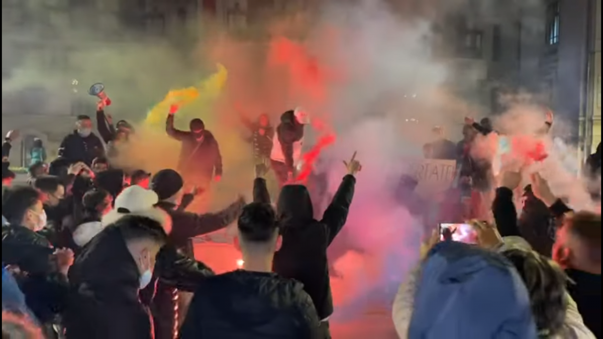 A futballstadionok ultrái adtak meg az alaphangot Craiován •  Fotó: Képernyőfelvétel/YouTube