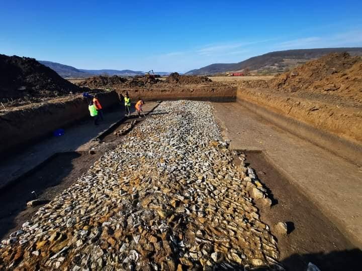 A kitűnő állapotban megmaradt római kori út •  Fotó: Monitorul de Sălaj