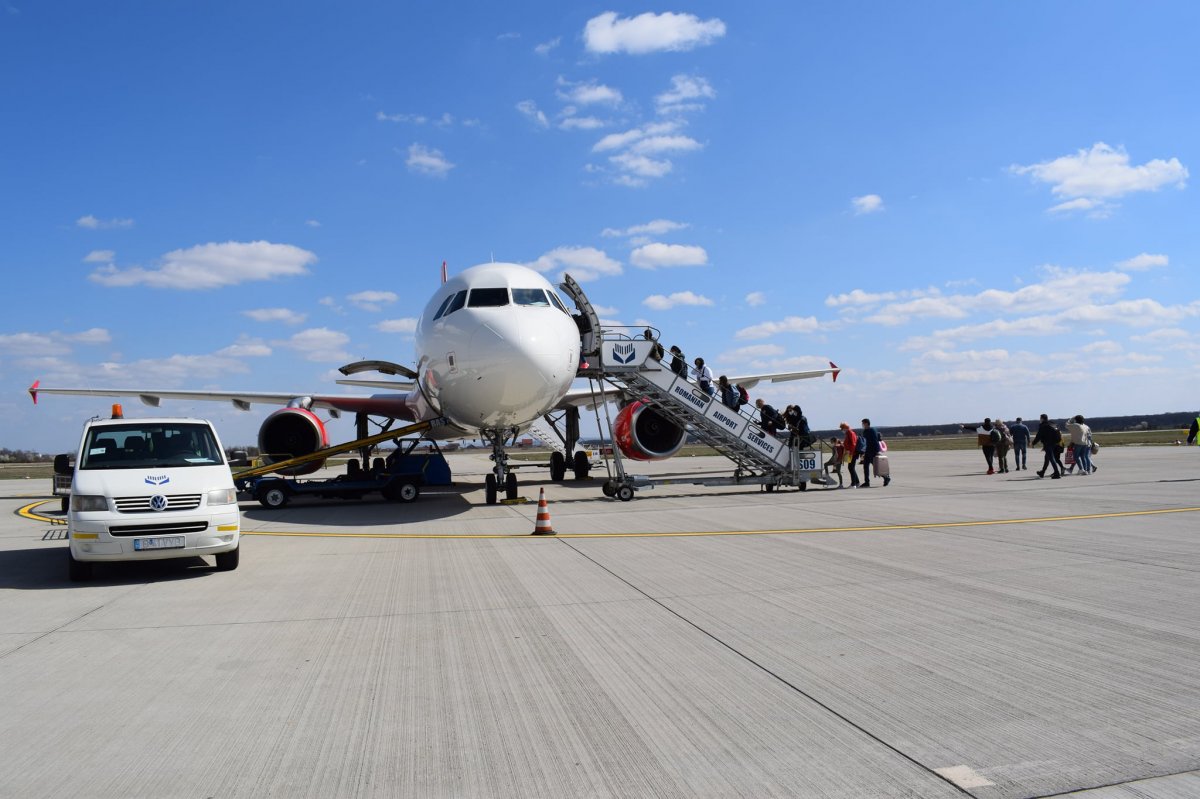A menetrend szerinti bukaresti járatokon kívül csak charterek fordulnak meg a nagyváradi reptéren •  Fotó: Facebook/Aeroportul Oradea