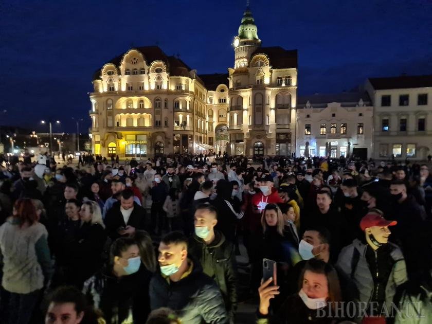1000–1500-an vonultak ki kedden a nagyváradi Szent László térre •  Fotó: Ebihoreanul.ro