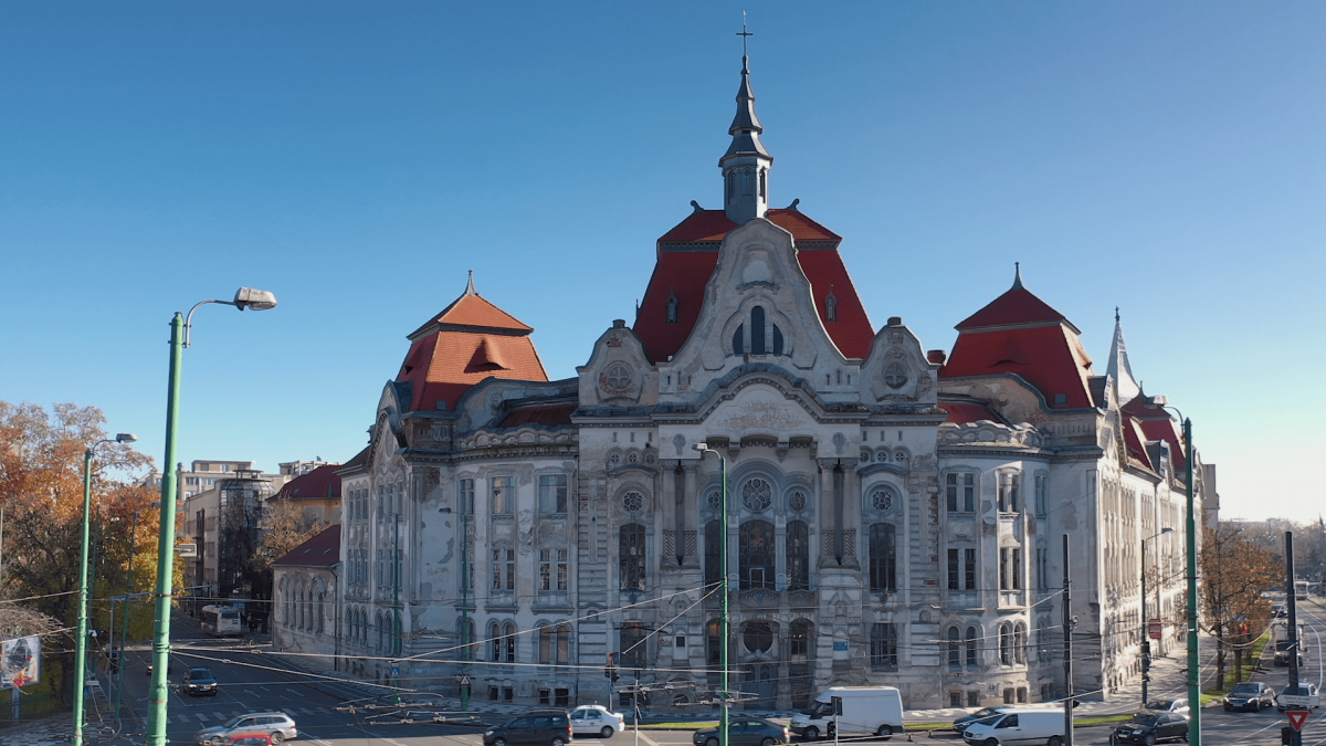 Székely László „fő műve”, a temesvári Piarista Gimnázium •  Fotó: Keresztes Péter