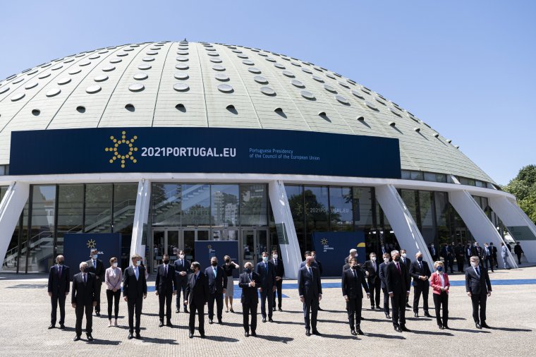 Von der Leyen az EU-csúcs után: júniusra meg lehet az oltásigazolvány, a vakcina jelenthet kiutat a járványból