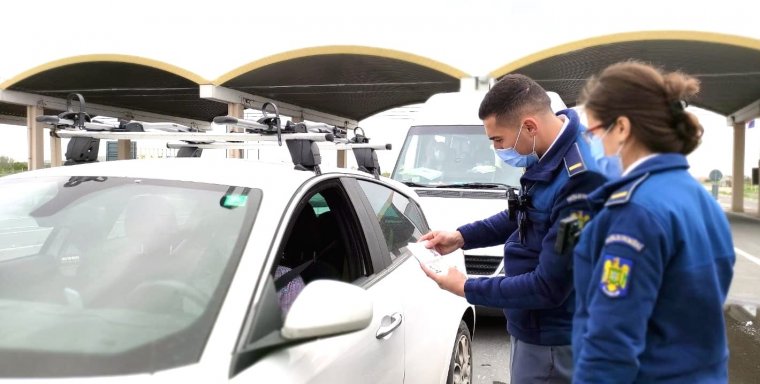Óriási a forgalom a határátkelőknél, közel félmillióan keltek át a román–magyar szakaszon