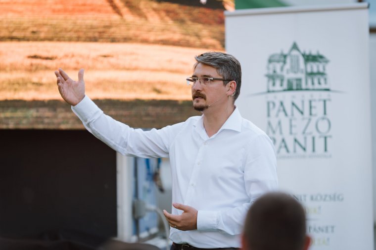 Mezőpanit nem vált Marosvásárhely alvóvárosává – Bodó Előd Barna polgármester a rendezettség titkáról