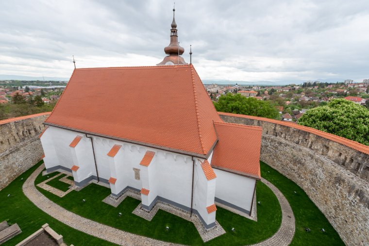 Felszentelték a magyar állami támogatással megújított sepsiszentgyörgyi vártemplomot