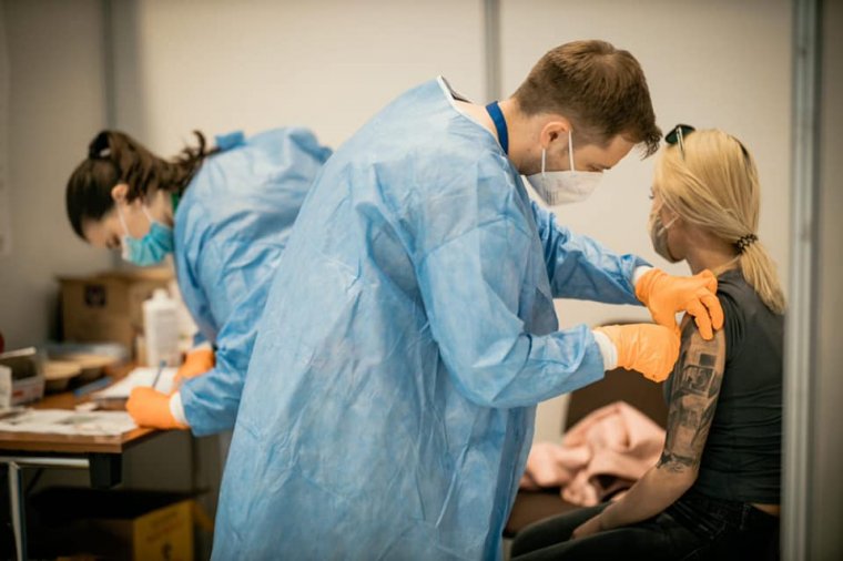 A háziorvosok és orvosi egyetemek is bekapcsolódnak az oltási kampányba