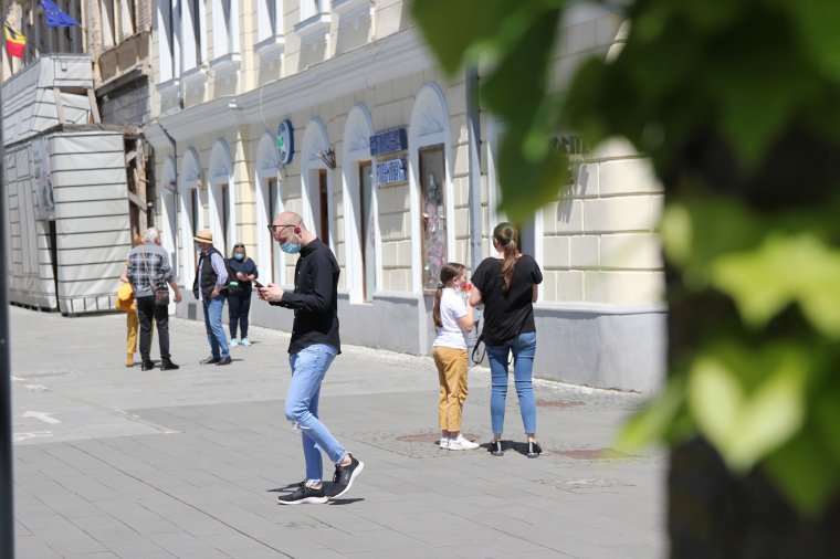 Legalább a nem zsúfolt közterületeken levehetjük hamarosan a maszkot az egészségügyi miniszter szerint