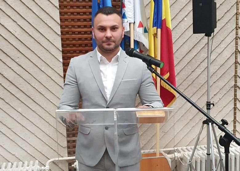 Godzsa Zsolt, Szatmár első cigány nemzetiségű tanácsosa korábban romaügyi
referens volt, és közössége felzárkóztatását tartja kiemelt jelentőségűnek •  Fotó: Facebook/Godzsa Zsolt