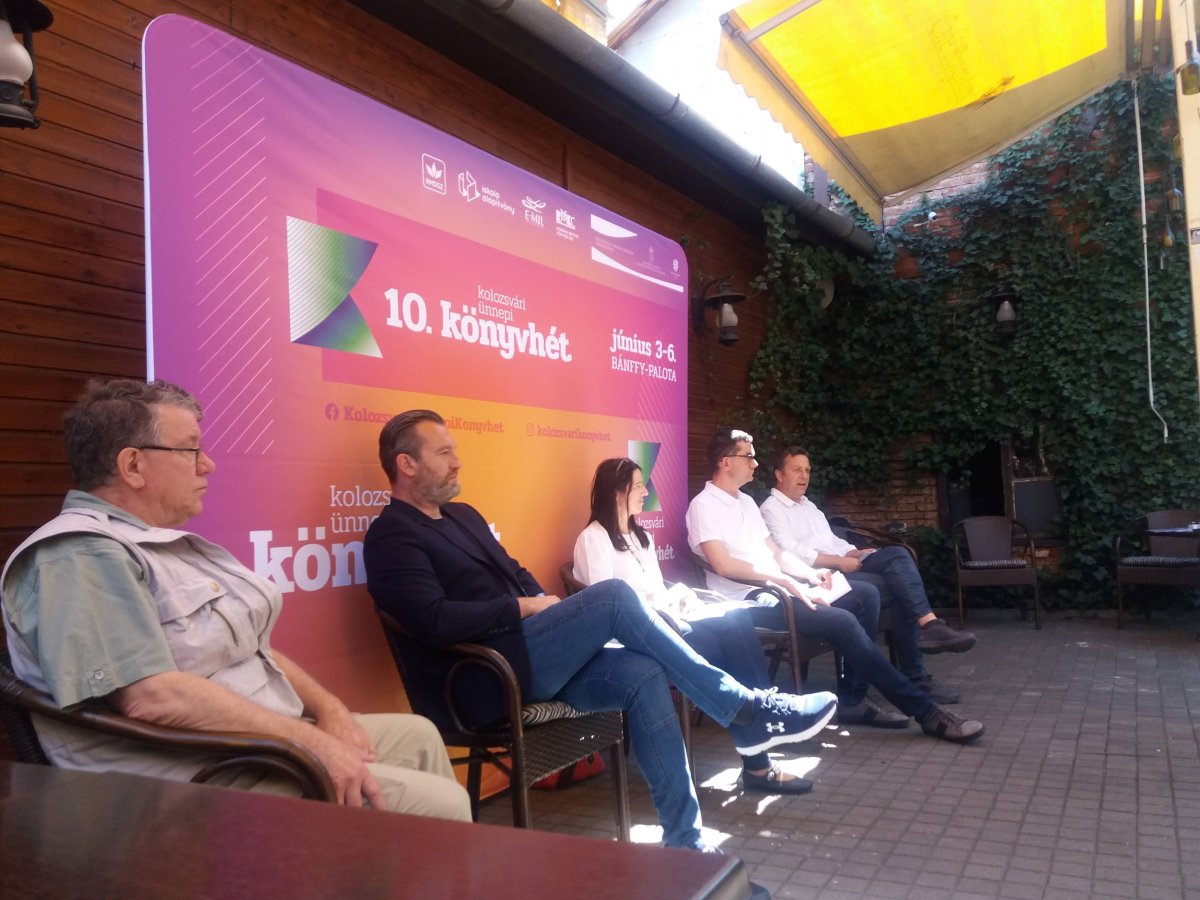 H. Szabó Gyula, Kinizsi Zoltán, Szikszai Ildikó, Karácsonyi Zsolt és Nagy Zoltán a szerdai kolozsvári sajtótájékoztatón •  Fotó: Pap Melinda