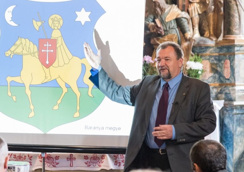 Szekeres Attila István az egyik legismertebb erdélyi magyar heraldikus, aki számos településnek készített címert •  Fotó: Szekeres Attila István