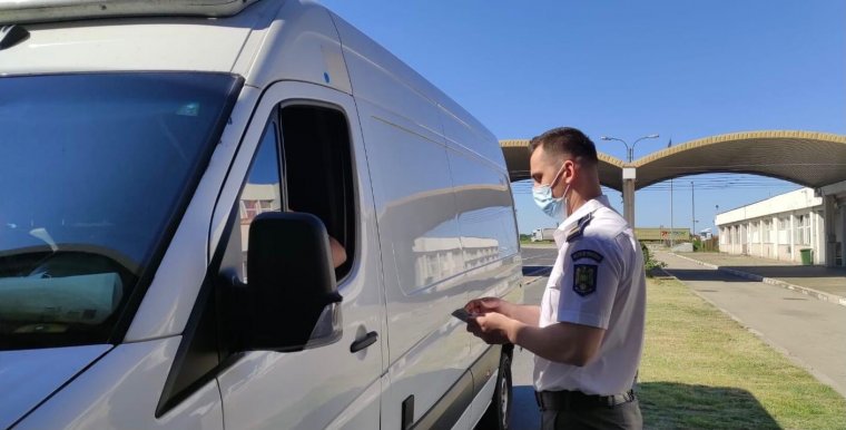 Oda-vissza: immár a beoltott román állampolgárok is korlátozások nélkül beutazhatnak Magyarországra