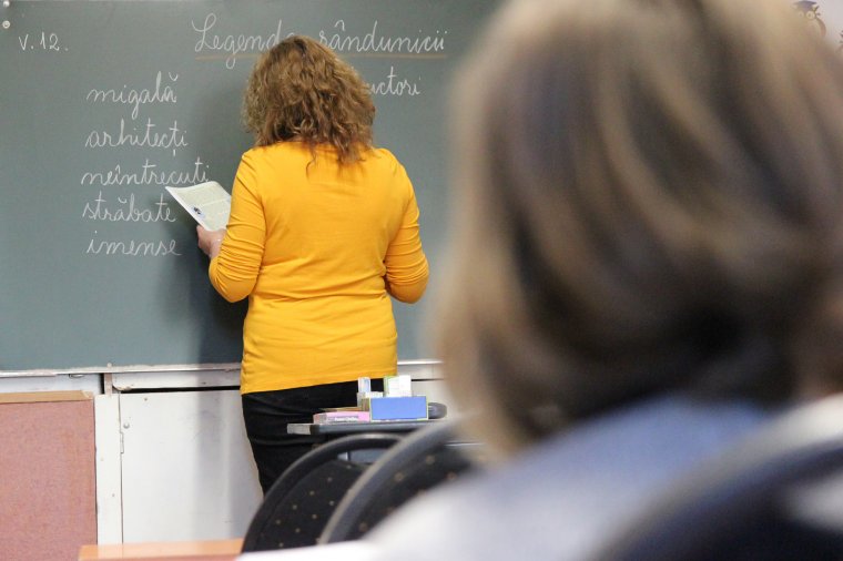 Az átlagbérhez kötnék a pályakezdő pedagógusok fizetését