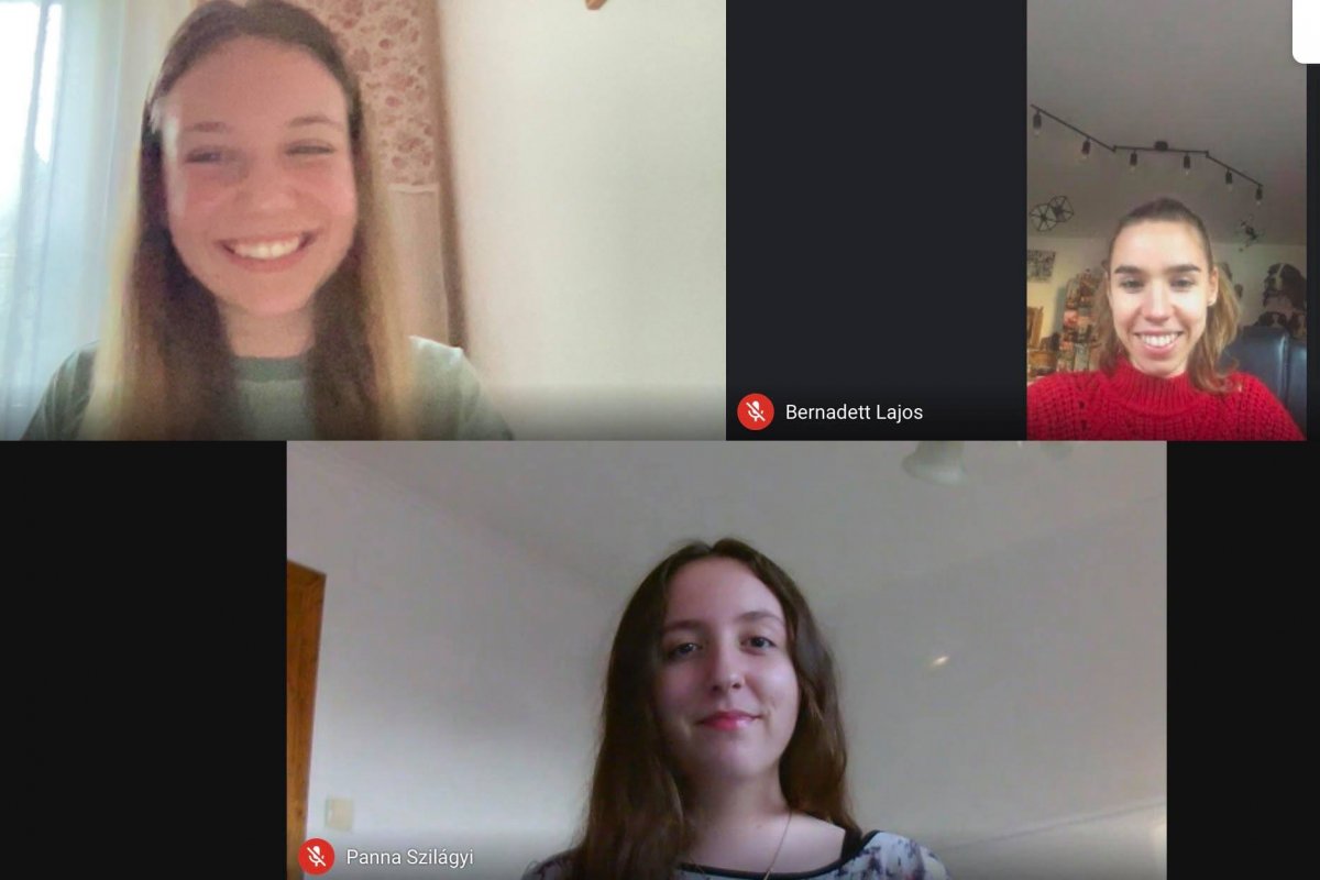 A nyertes HunyADYék  csapat tagjai: Debrenti Réka, Lajos Bernadett és Szilágyi Panna •  Fotó: Facebook/Problema Solvenda România