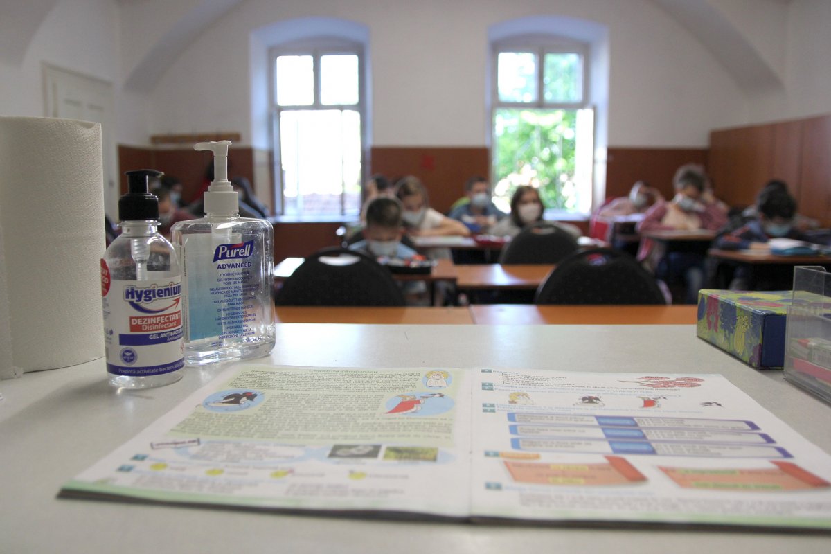 A példátlan helyzet fejtörést okoz az iskolaigazgatóknak •  Fotó: Jakab Mónika