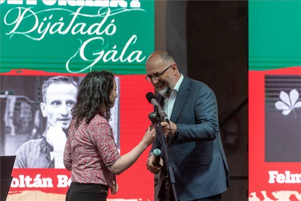 Felméri Cecília díjazása •  Fotó: MTI/Kiss Gábor