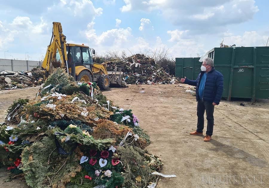 Szemet szúr. Liviu Andrica igazgató szerint nincs elég pénz a temérdek szemét elszállítására •  Fotó: Ebihoreanul.ro