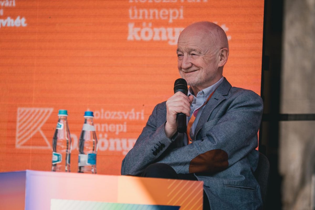 Nádasdy Ádám Kolozsváron: ha valaki egy kissebséghez tartozik és arról ír, az a baj, ha nem arról ír, akkor az a baj • Fotó: Facebook/KolozsvariUnnepiKonyvhet