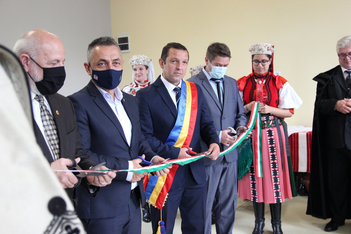 Nyárszói szalagvágás •  Fotó: Jakab Mónika