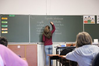 Spórolás helyett pluszkiadást eredményezhetnek a tanügyi megszorítások