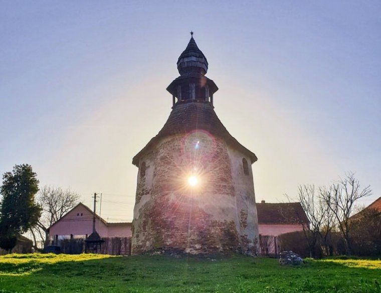 A környékbeli magyarság körében is népszerű a kulturális életet fellendítő Algyógyi Ifjúsági Központ