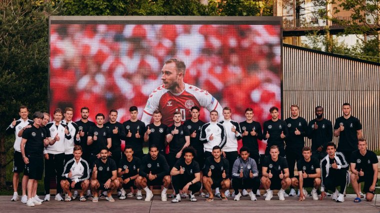 Nincs hír Christian Eriksen rosszullétének okairól, a dán játékosnak szurkol a futballvilág