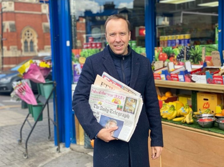 Munkatársnőjével ápolt intim kapcsolata miatt lemondott a brit egészségügyi miniszter