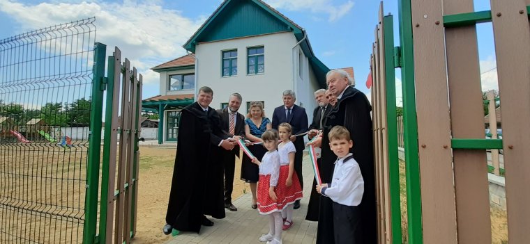 Székelyhídon és Nagyváradon adtak át óvodát a magyar állam támogatásával