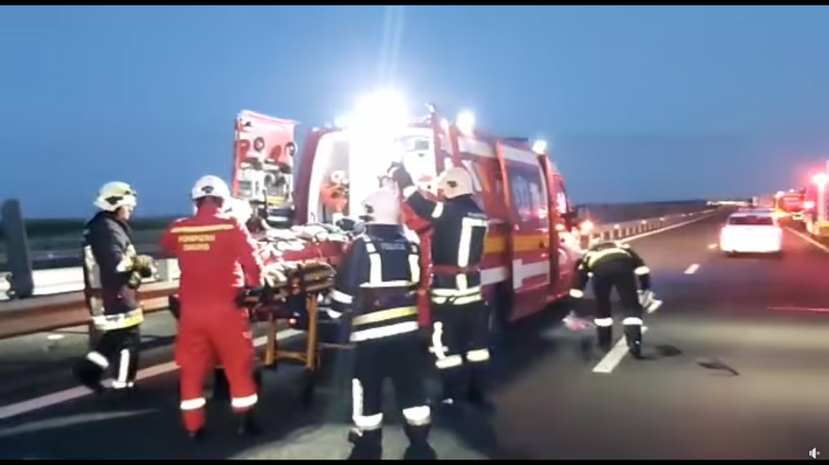 Súlyos baleset történt Nagylaknál az autópályán, egy személy életét vesztette, tizenhatan megsérültek