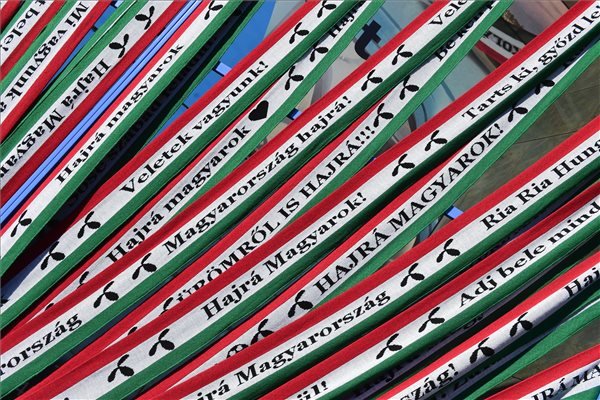 Elkészült Magyarország leghosszabb szurkolói sálja
