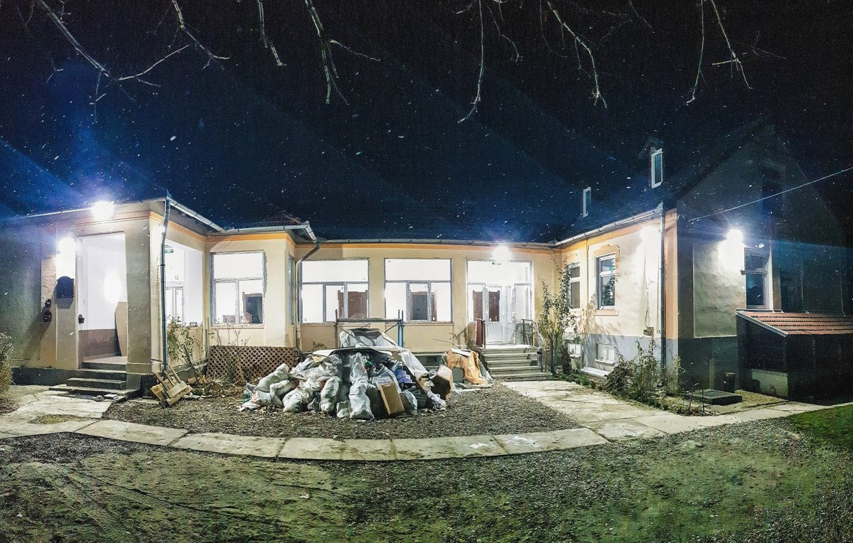 A templommal párhuzamosan a központnak otthon adó épület is megújul •  Fotó: Facebook/Algyogy