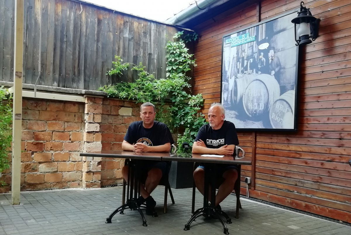 Nagy Zoltán, az Iskola Alapítvány elnöke és Gajda Ferenc, a CityRocks ügyvezető igazgatója •  Fotó: Oláh Eszter