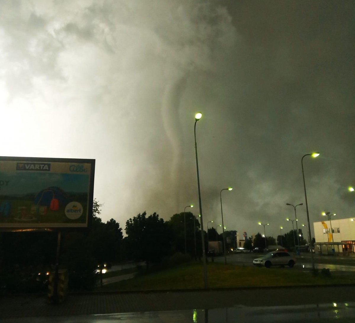 &bullet;  Fotó: Martin Sekanina/Twitter