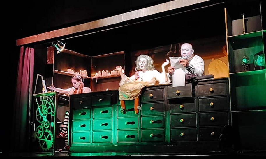 A produkciót korábban díjazták a Magyar Színházak 33. Kisvárdai Fesztiválján is •  Fotó: Aradi Kamaraszínház