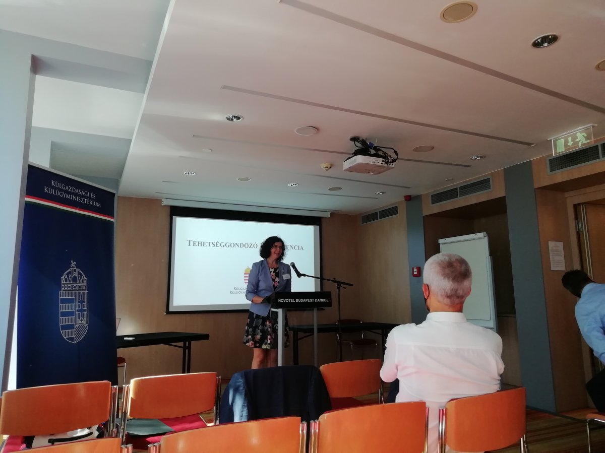 Maróti Orsolya a Külgazdasági és Külügyminisztérium nevében megnyitotta a konferenciát •  Fotó: Oláh Eszter