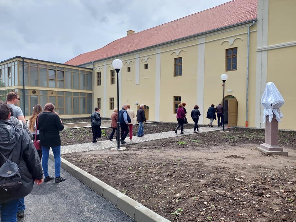 A kézdivásárhelyi minorita rendház megújult, ősztől idegenforgalmi főiskola működik majd az épületben •  Fotó: Fejér László Ödön/Facebook