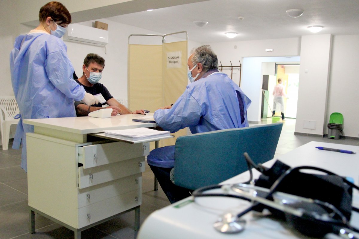 A vakcina teljes adagjával beoltott emberek az immunizálás helyszínén kapják meg az 5 élelmiszerutalványt (képünk illusztráció) •  Fotó: Jakab Mónika