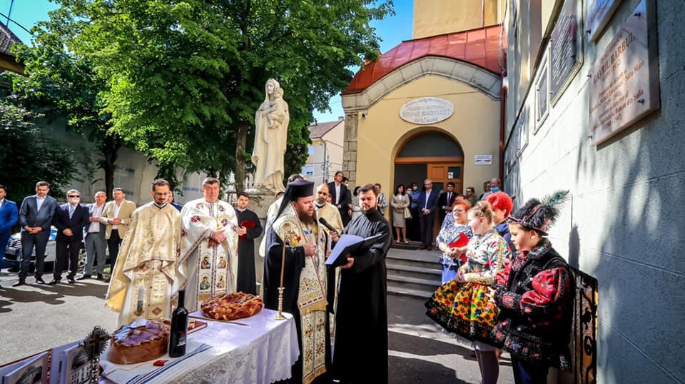 Az iskolai imaterem avatóján több ortodox lelkész is részt vett •  Fotó: Facebook/Episcopia Ortodoxă Română a Maramureșului și Sătmarului