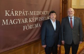Három magyar pártelnök egyazon frakcióban – Az EMSZ is találgatja az új alakulat szándékait