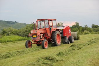 Roncsprogram indul kályhák és traktorok vásárlására is, milliárdok jutnak napelemekre és új autókra