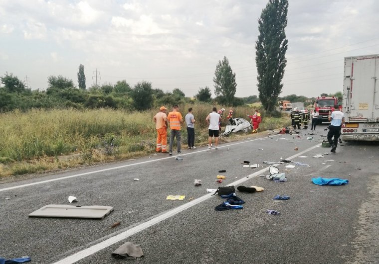 Újabb halálos baleset Bihar megyében, frontálisan ütközött egy kamion és egy személygépkocsi