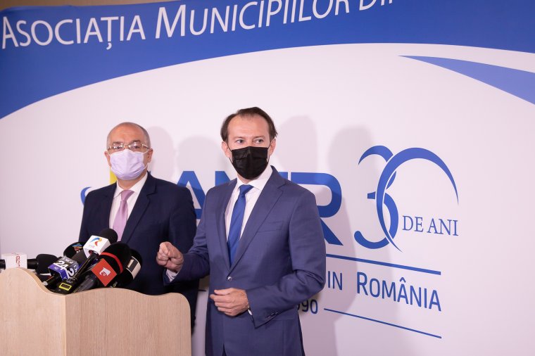 Emil Boc megkönnyítené a megyeszékhelyek és a környező falvak egyesülését