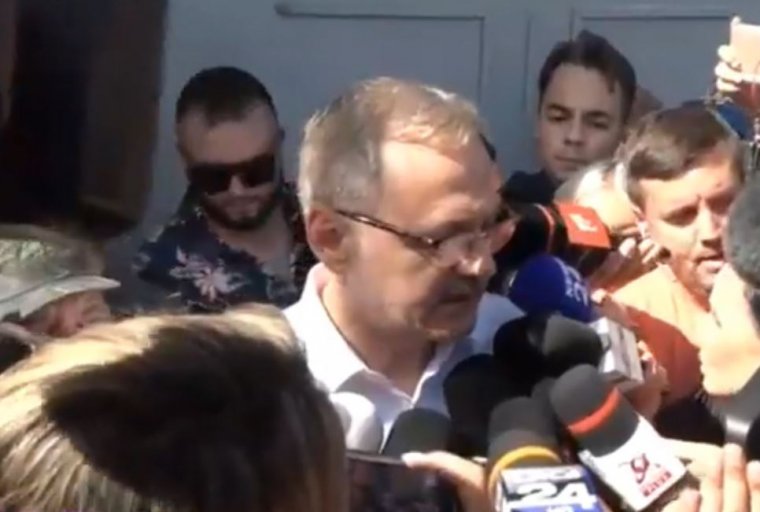 Kínról és szenvedésről, diktatúráról beszélt szabadulásakor a magát politikai fogolynak tekintő Dragnea