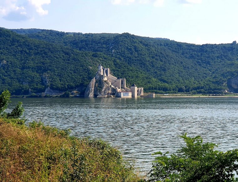 Kazán-szoros, a fenséges szurdokvölgy: lenyűgöző látnivalókat kínál „kommunista körítéssel” a Vaskapu-szoros